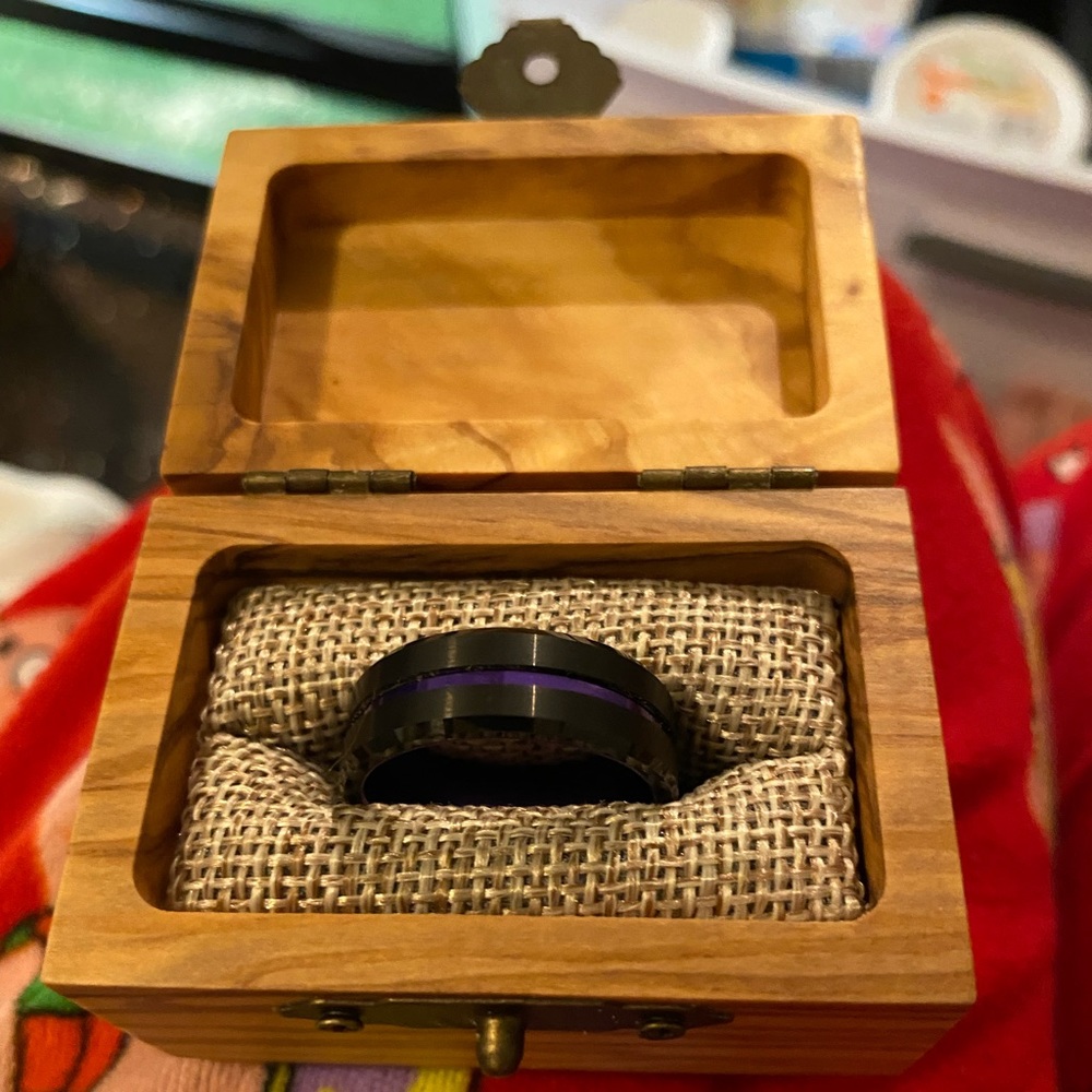 Engagement/ wedding ring men’s.
